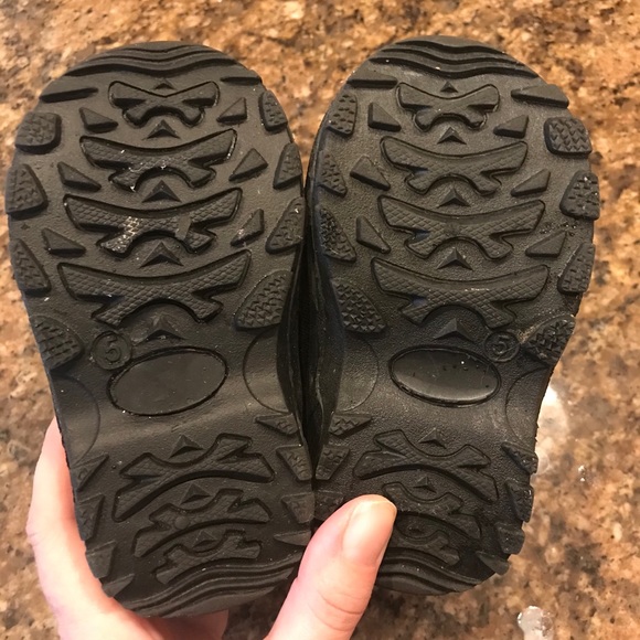 Little Girls Snow Boots - Size 5 - Picture 3 of 3